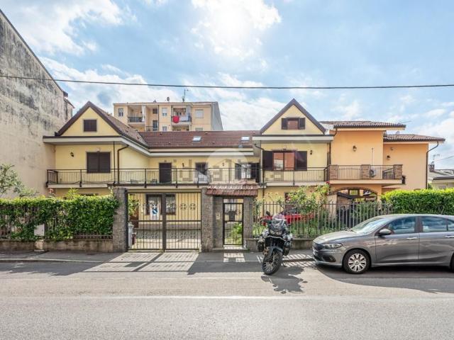 Villetta bifamiliare in vendita di 215 m² in Via Sangone, 11