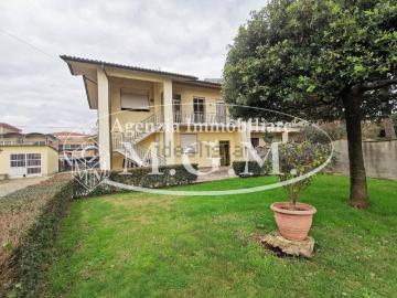 Villetta bifamiliare in vendita di 215 m² in Viale Europa