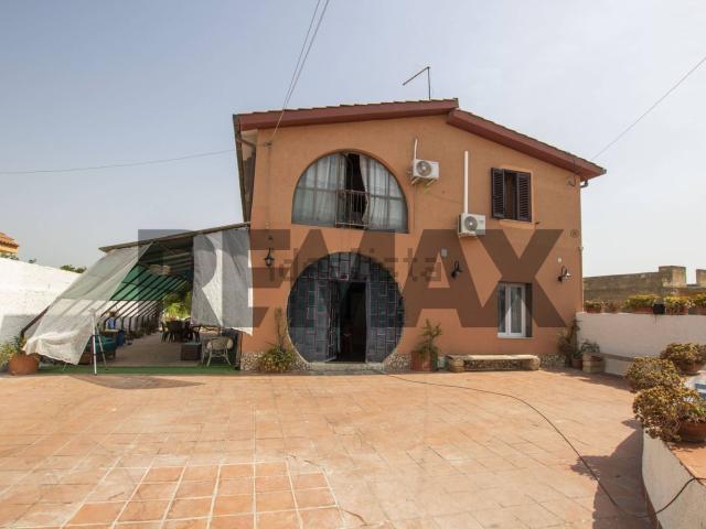 Villetta bifamiliare in vendita di 216 m² in Traversa Torta, 9