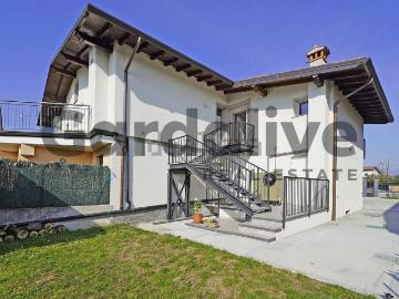 Villetta bifamiliare in vendita di 216 m² in Via Benaco, 54