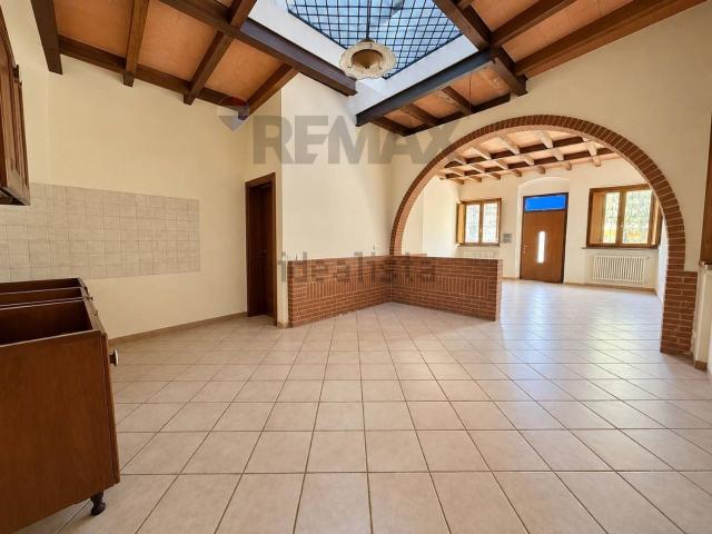 Villetta bifamiliare in vendita di 216 m² in Via Dante Alighieri, 12