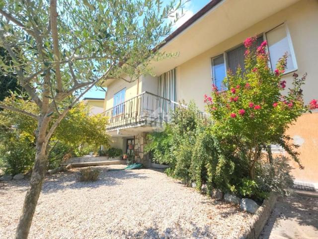 Villetta bifamiliare in vendita di 216 m² in Via Giuseppe Di Vittorio, 13