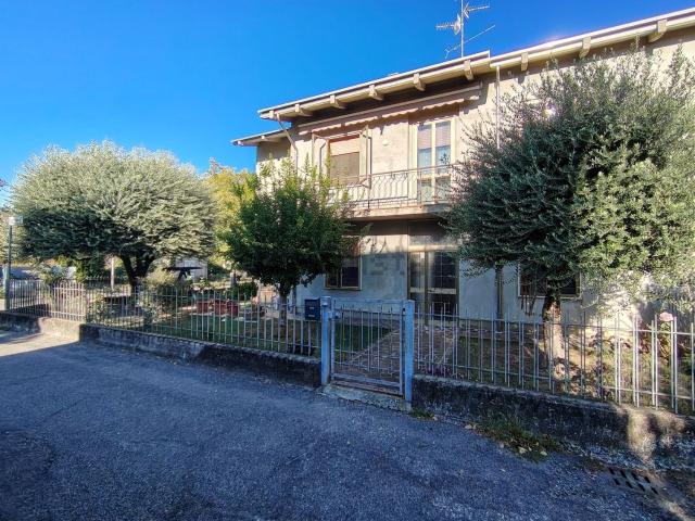 Villetta bifamiliare in vendita di 216 m² in Via Portogallo, 1