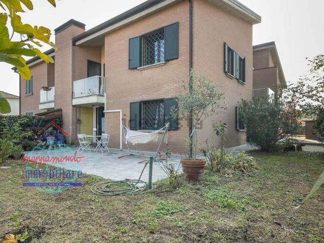 Villetta bifamiliare in vendita di 218 m² in Via Anselmo Zaccarelli, 8