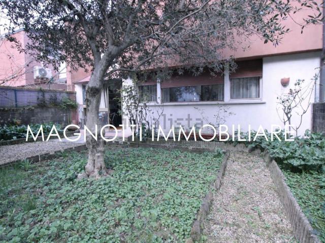 Villetta bifamiliare in vendita di 218 m² in Via Ausonia