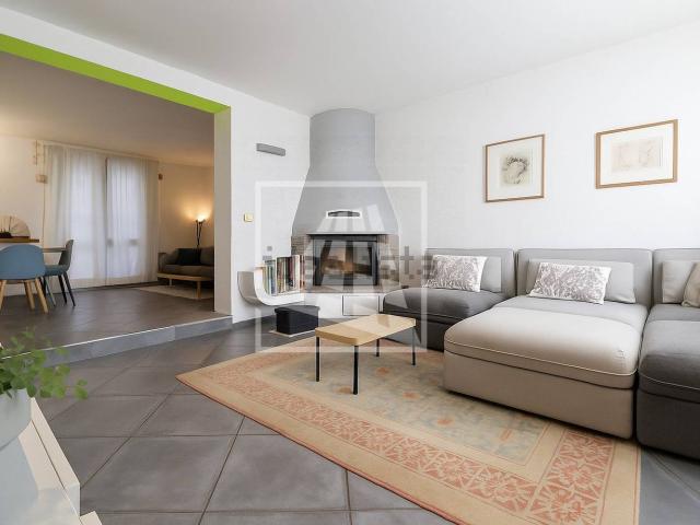 Villetta bifamiliare in vendita di 218 m² in Via Nemo Sottili