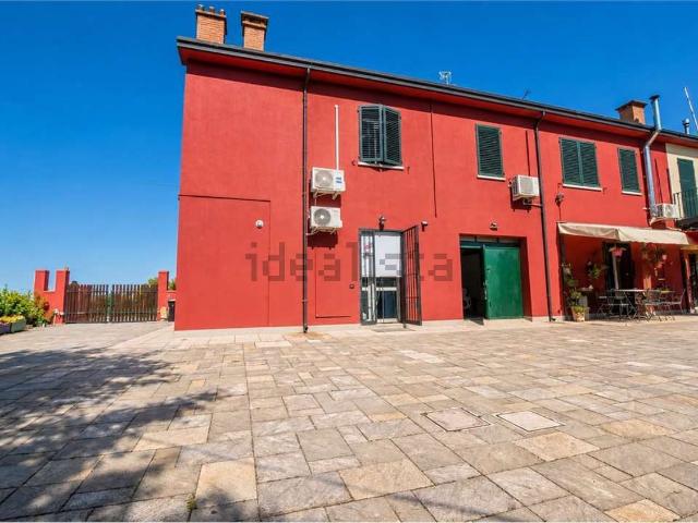 Villetta bifamiliare in vendita di 218 m² in Via Ponte Alto Ponte Spino, 10