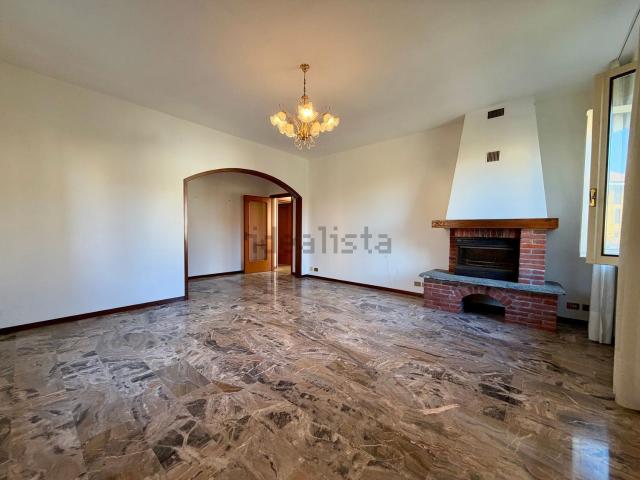 Villetta bifamiliare in vendita di 218 m² in Via Rossera, 12