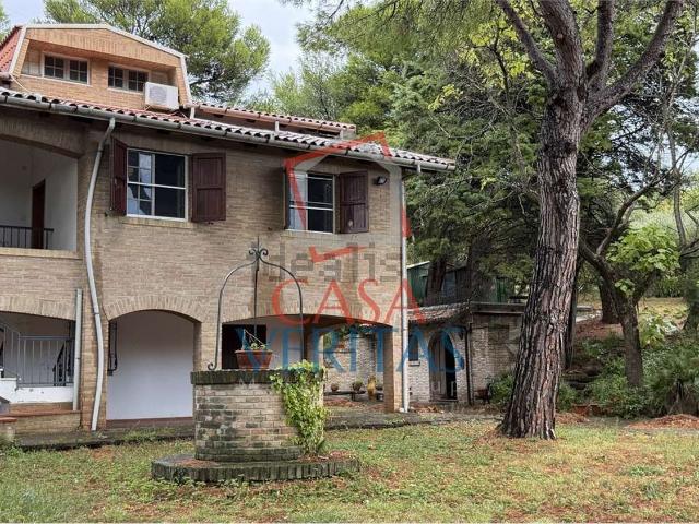 Villetta bifamiliare in vendita di 218 m²