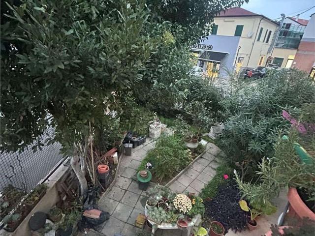 Villetta bifamiliare in vendita di 219 m² in Via del Circuito