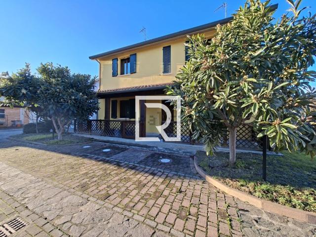 Villetta bifamiliare in vendita di 219 m² in Via Fiumazzo, 29