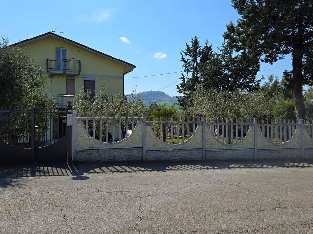 Villetta bifamiliare in vendita di 223 m² in Strada Provinciale 59a, 77