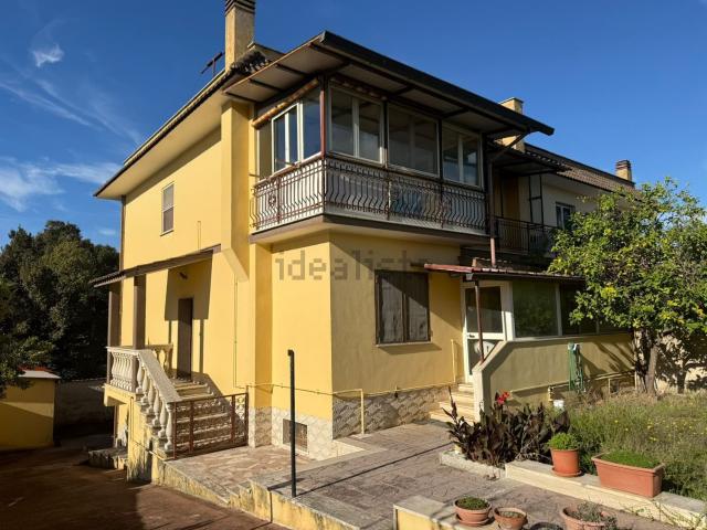 Villetta bifamiliare in vendita di 223 m² in Via Valle Carniera