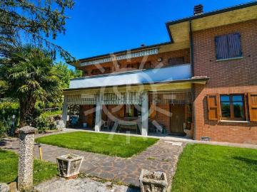 Villetta bifamiliare in vendita di 223 m² in Via Pizzano