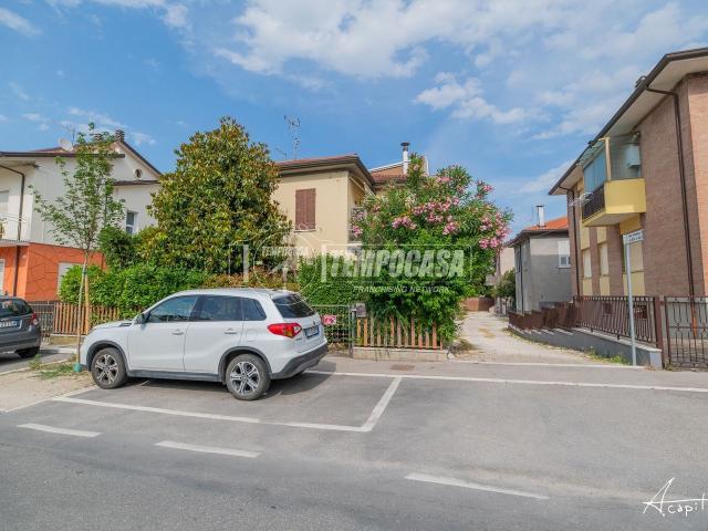 Villetta bifamiliare in vendita di 223 m² in Via Savio, 431