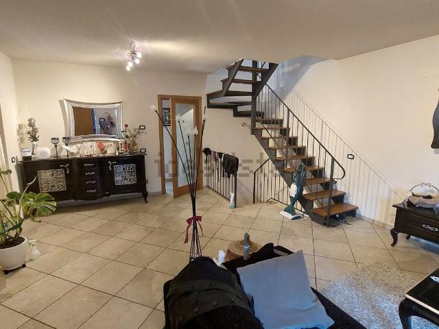 Villetta bifamiliare in vendita di 220 m² in Località Rigomagno