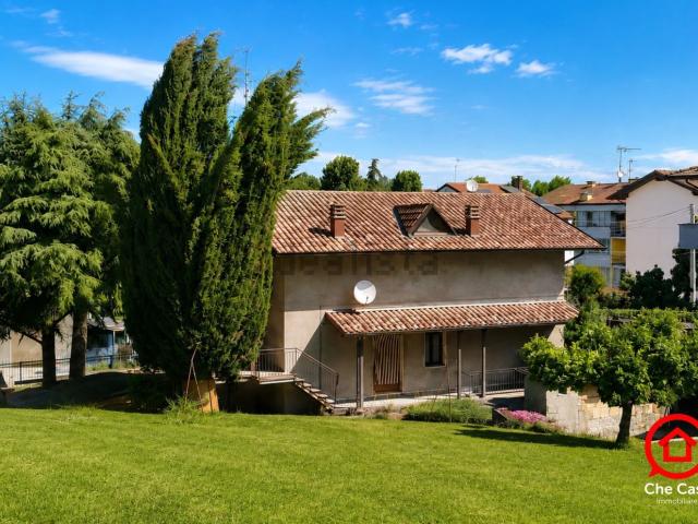 Villetta bifamiliare in vendita di 220 m² in Piazza indipendenza, 14