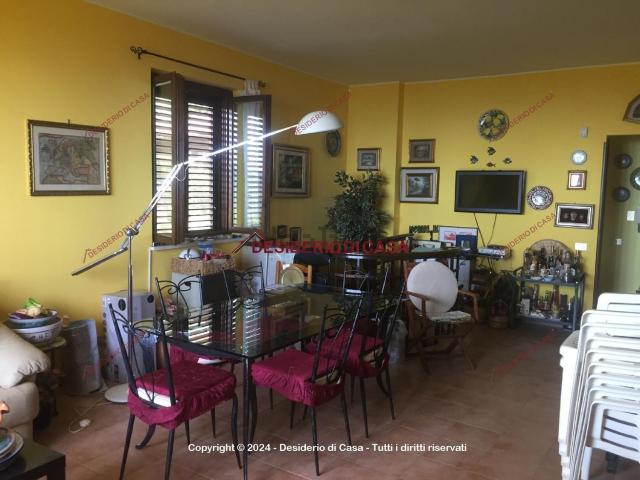 Villetta bifamiliare in vendita di 220 m² in Strada Intercomunale 12