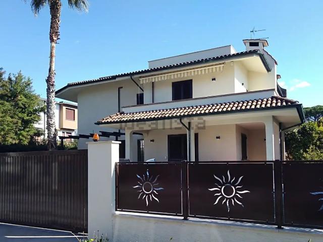 Villetta bifamiliare in vendita di 220 m² in Via 2 Giugno