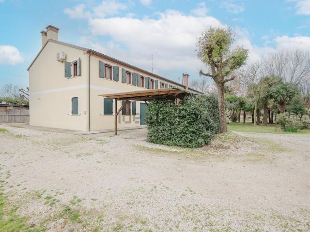 Villetta bifamiliare in vendita di 220 m² in Via Treviso, 49