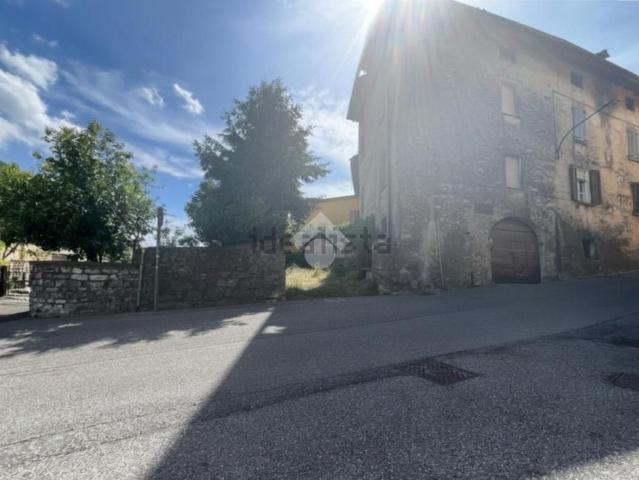 Villetta bifamiliare in vendita di 220 m² in Via Villa Mattina, 17