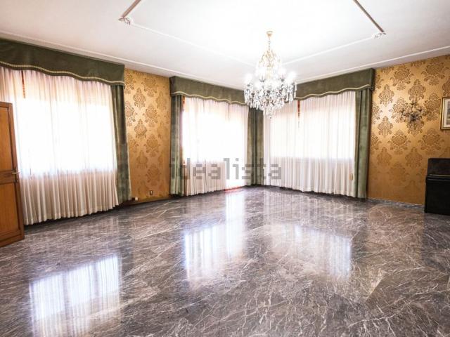 Villetta bifamiliare in vendita di 220 m² in Via A. Boito