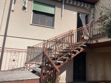 Villetta bifamiliare in vendita di 220 m² in Via Alcide De Gasperi
