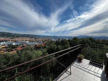 Villetta bifamiliare in vendita di 220 m² in Via Antonino Mariani, 31