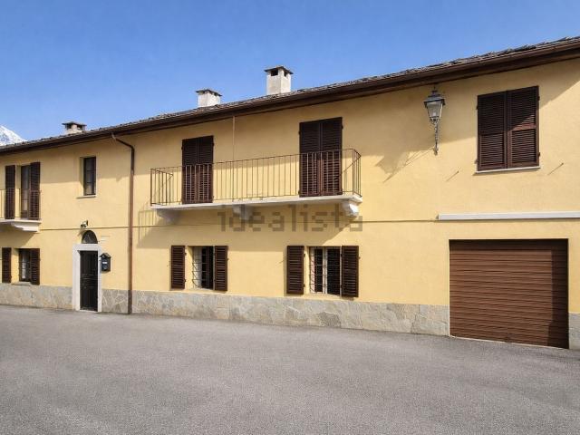 Villetta bifamiliare in vendita di 220 m² in Via Asilo Infantile