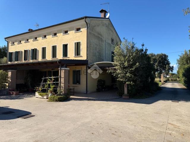 Villetta bifamiliare in vendita di 220 m² in Via Boschi Bassi, 11