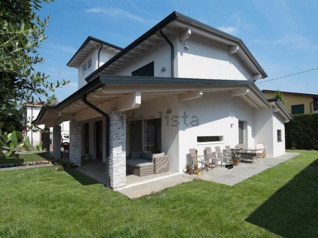 Villetta bifamiliare in vendita di 220 m² in Via Bragni