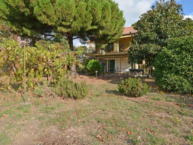 Villetta bifamiliare in vendita di 220 m² in Via Bulasce, 23