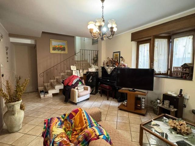 Villetta bifamiliare in vendita di 220 m² in Via C. Battisti