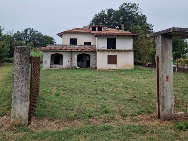 Villetta bifamiliare in vendita di 220 m² in Via Campo dei Monaci