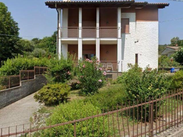 Villetta bifamiliare in vendita di 220 m² in Via Castelvecchio, 13
