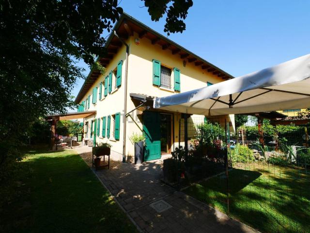 Villetta bifamiliare in vendita di 220 m² in Via Cavidole