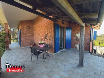 Villetta bifamiliare in vendita di 220 m² in Via Comacchio
