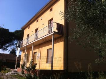 Villetta bifamiliare in vendita di 220 m² in Via console flaminio