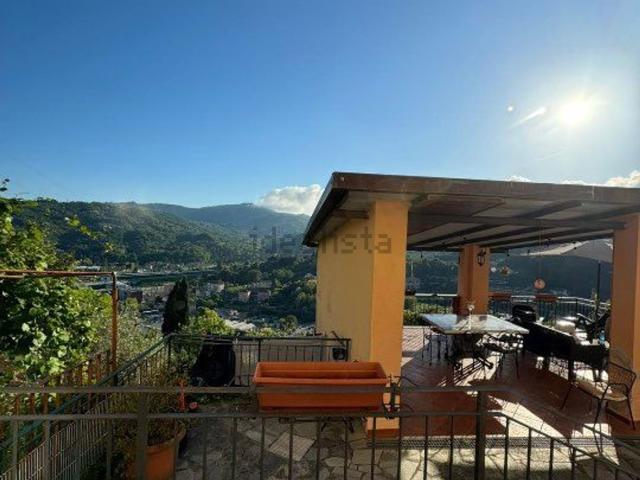 Villetta bifamiliare in vendita di 220 m² in Via Costetti