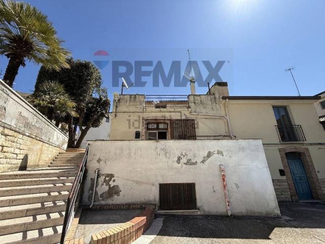 Villetta bifamiliare in vendita di 220 m² in Via dei Caduti