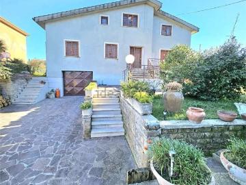 Villetta bifamiliare in vendita di 220 m² in Via dei Lombardi, 12