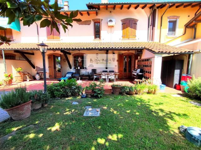 Villetta bifamiliare in vendita di 220 m² in Via del Rio, 999