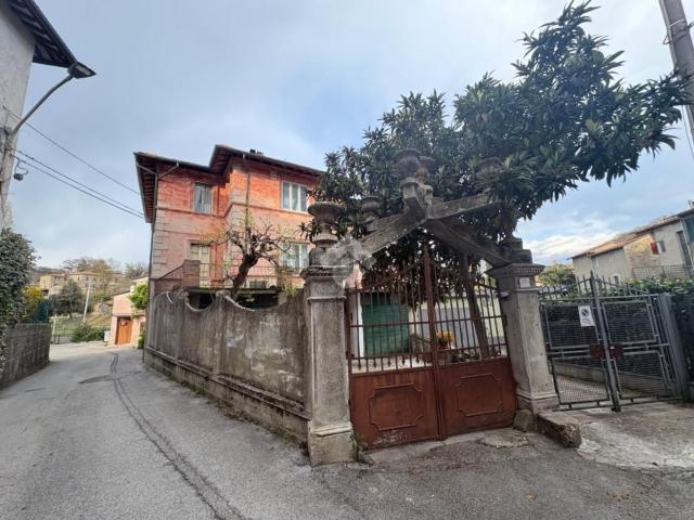 Villetta bifamiliare in vendita di 220 m² in Via dell&apos Asciola, 10