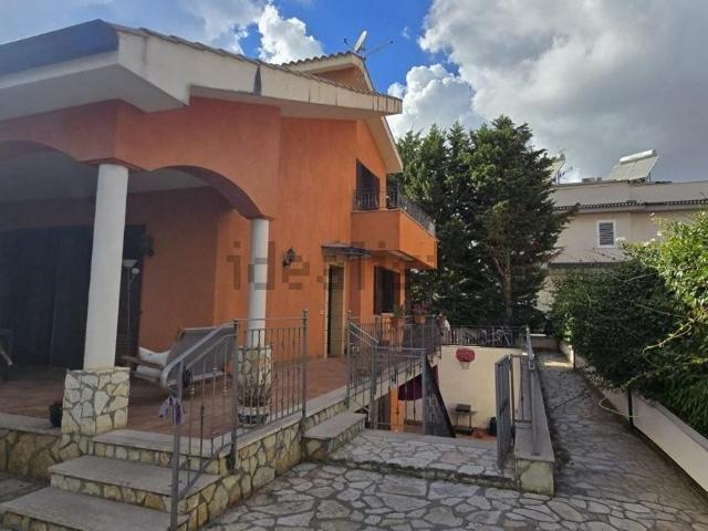 Villetta bifamiliare in vendita di 220 m² in Via della Ferrovia a San Lorenzo, 35