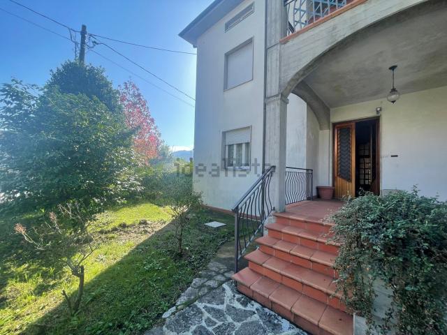 Villetta bifamiliare in vendita di 220 m² in Via di Ghivizzano, 38