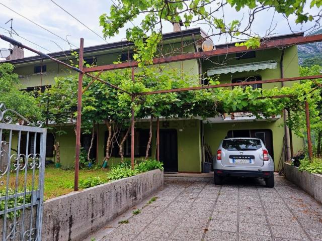 Villetta bifamiliare in vendita di 220 m² in Via di Sotto, 8