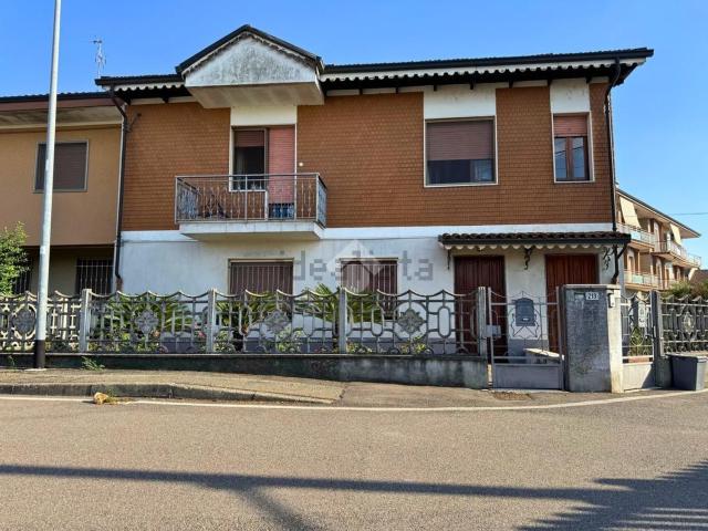 Villetta bifamiliare in vendita di 220 m² in Via Duca D&apos Aosta, 1