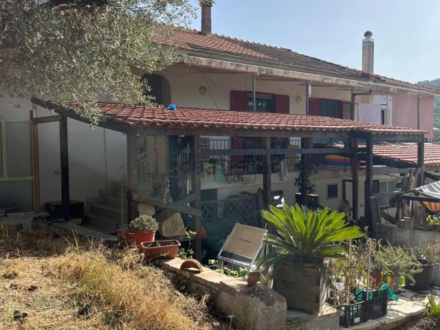 Villetta bifamiliare in vendita di 220 m² in Via Francesco Giubileo
