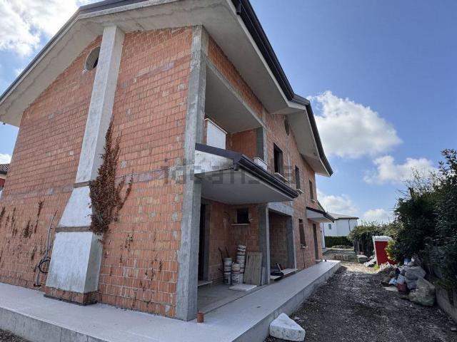 Villetta bifamiliare in vendita di 220 m² in Via Frassanedo, 148