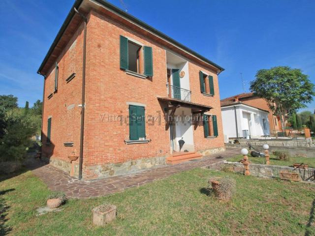 Villetta bifamiliare in vendita di 220 m² in Via Giuseppe Verdi
